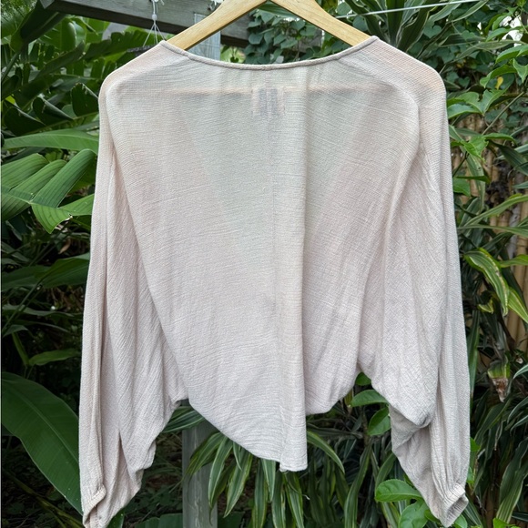 STUDIO TIA wrap top - Picture 2 of 4